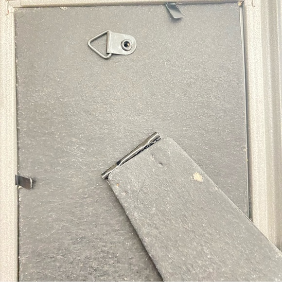 A set of 3 Gold plastic photo frames with glass inserts. - Picture 8 of 10